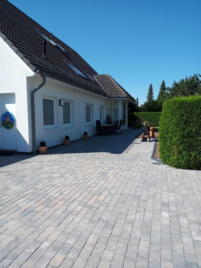 Modernes 21 m² Apartment modern, zentral Schortens Exterior foto